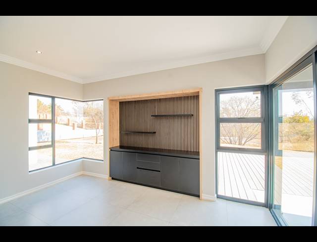 4 BEDROOM GATED ESTATE FOR SALE IN WATERLAKE FARM LIFESTYLE ESTATE